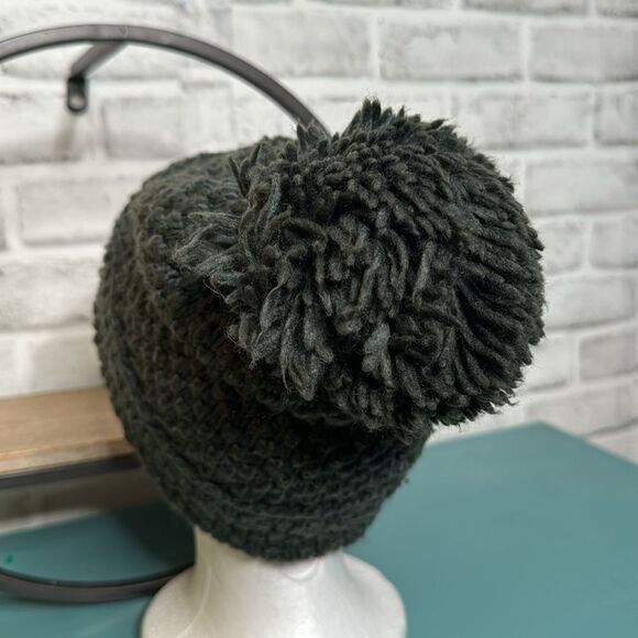 GAP Charcoal Gray Chunky Knit Winter Beanie, Pom Pom - Picture 3 of 5